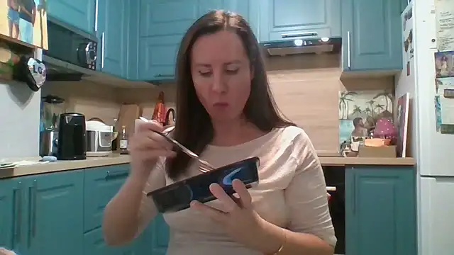 ALICAINWONDERLAND online show from December 4, 7:22 pm