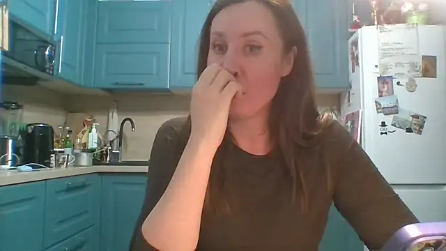 ALICAINWONDERLAND online show from April 8, 8:31 pm