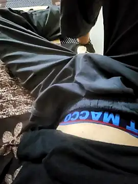 Snapshot of coupleyug chatting on September 20, 8:37 am coupleyug online show from September 20, 8:37 am