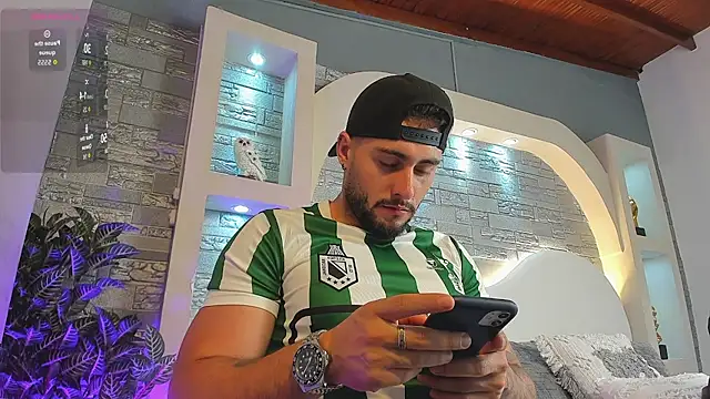 Snapshot of dominic_de_luca chatting on November 27, 3:19 am dominic de luca online show from November 27, 3:19 am