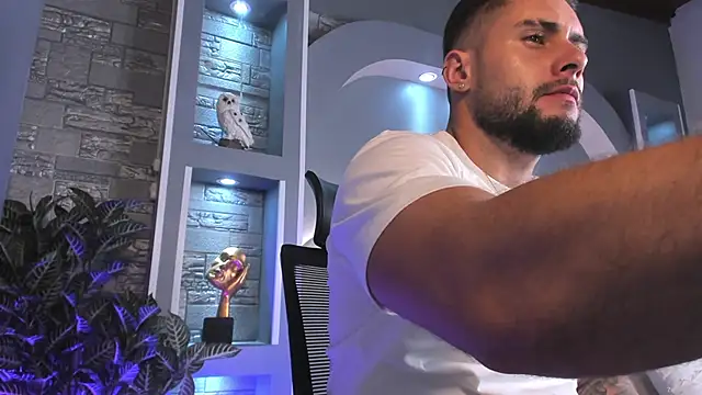 dominic de luca online show from January 17, 2:49 am