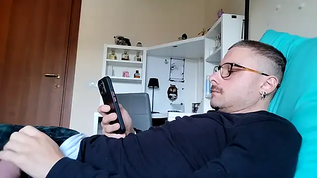 ilovechub112 online show from October 14, 1:01 pm