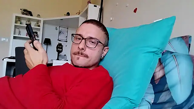 ilovechub112 online show from October 18, 1:45 pm