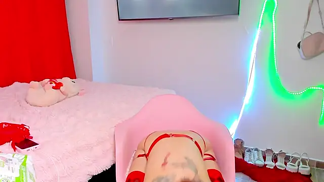 Snapshot of larsonbeverly chatting on October 24, 11:12 pm larsonbeverly online show from October 24, 11:12 pm