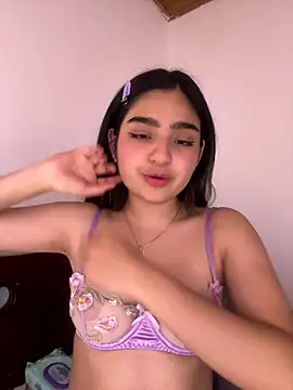 Snapshot of Clementyne30 chatting on September 19, 12:23 am Clementyne30 online show from September 19, 12:23 am