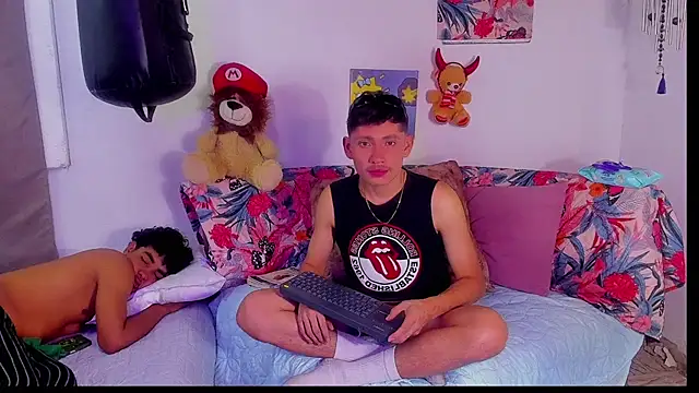 Snapshot of elfernh chatting on October 5, 4:33 am elfernh online show from October 5, 4:33 am