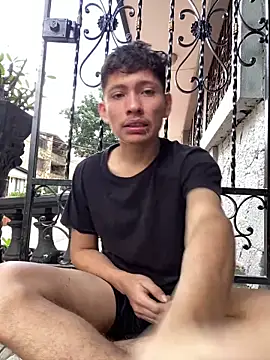 Snapshot of elfernh chatting on October 14, 7:47 pm elfernh online show from October 14, 7:47 pm