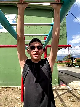 Snapshot of elfernh chatting on December 16, 2:55 pm elfernh online show from December 16, 2:55 pm