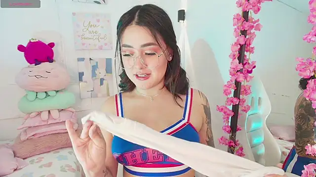 Snapshot of justonecute chatting on September 9, 2:22 am justonecute online show from September 9, 2:22 am