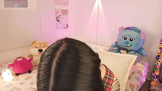 Snapshot of justonecute chatting on November 18, 1:33 am justonecute online show from November 18, 1:33 am