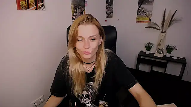 Snapshot of PeppyMia chatting on September 17, 7:21 am PeppyMia online show from September 17, 7:21 am