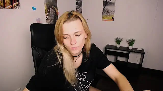 Snapshot of PeppyMia chatting on October 3, 7:16 am PeppyMia online show from October 3, 7:16 am