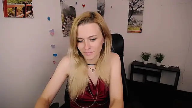 Snapshot of PeppyMia chatting on October 6, 6:11 am PeppyMia online show from October 6, 6:11 am