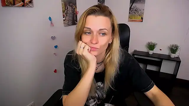 Snapshot of PeppyMia chatting on October 15, 7:08 am PeppyMia online show from October 15, 7:08 am