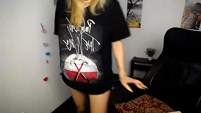 Snapshot of PeppyMia chatting on October 20, 6:25 am PeppyMia online show from October 20, 6:25 am