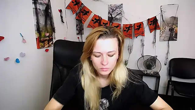 Snapshot of PeppyMia chatting on November 1, 2:57 am PeppyMia online show from November 1, 2:57 am