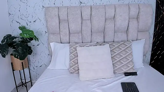 Snapshot of Laura_Ivy chatting on November 11, 1:00 pm Laura Ivy online show from November 11, 1:00 pm