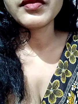 Snapshot of spicysuhana chatting on September 15, 11:49 pm spicysuhana online show from September 15, 11:49 pm