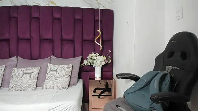 Snapshot of cloe_spencerr chatting on December 16, 4:56 pm cloe spencerr online show from December 16, 4:56 pm