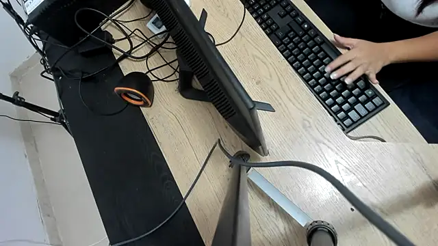 Snapshot of Tatihot69 chatting on November 24, 8:30 pm Tatihot69 online show from November 24, 8:30 pm