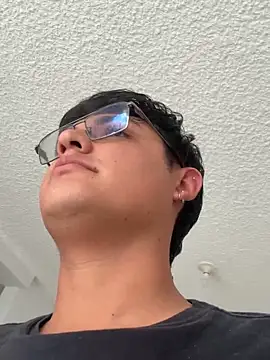 yesitwink  online show from March 27, 9:58 pm