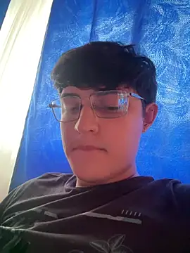 yesitwink  online show from March 28, 8:41 pm