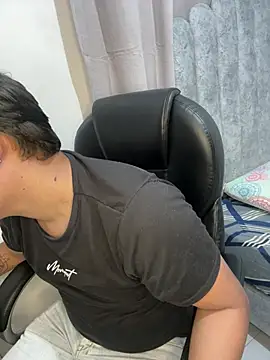 yesitwink  online show from April 10, 3:01 am