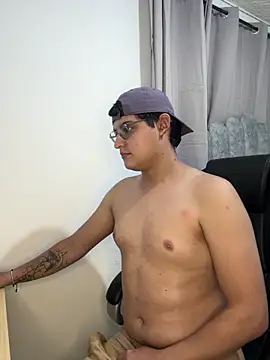 yesitwink  online show from April 14, 3:12 am