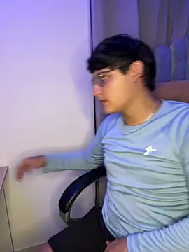 yesitwink  online show from April 24, 3:20 am