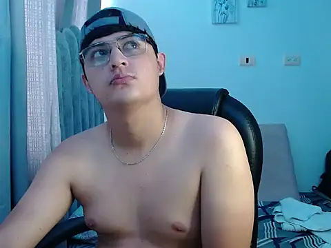 yesitwink  online show from April 25, 3:09 pm