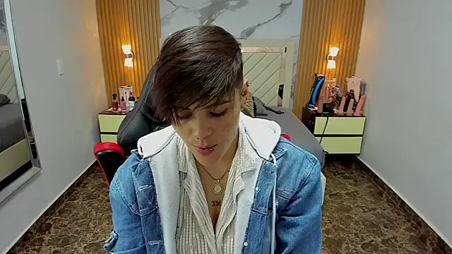 KAROLLJONES1 online show from October 28, 8:11 pm