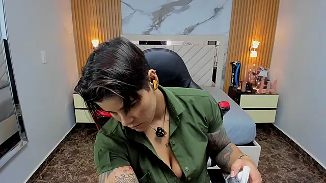 KAROLLJONES1 online show from November 22, 7:46 pm