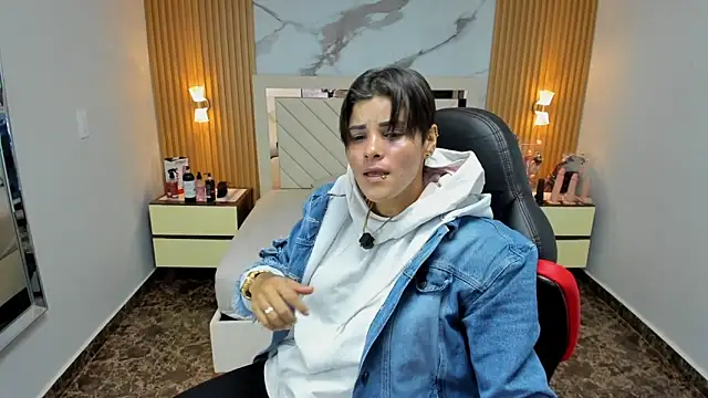 KAROLLJONES1 online show from November 28, 7:38 pm