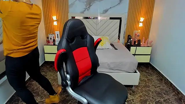 KAROLLJONES1 online show from February 5, 7:18 pm