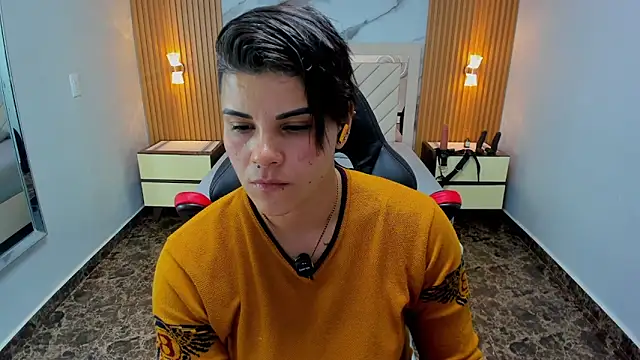 KAROLLJONES1 online show from March 13, 7:31 pm