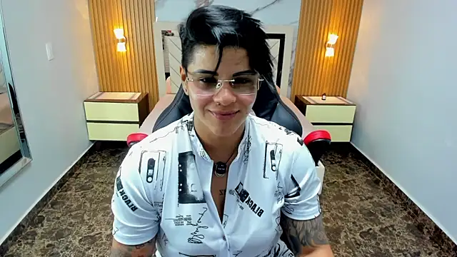 KAROLLJONES1 online show from April 1, 7:22 pm