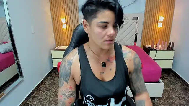 KAROLLJONES1 online show from April 20, 7:48 pm