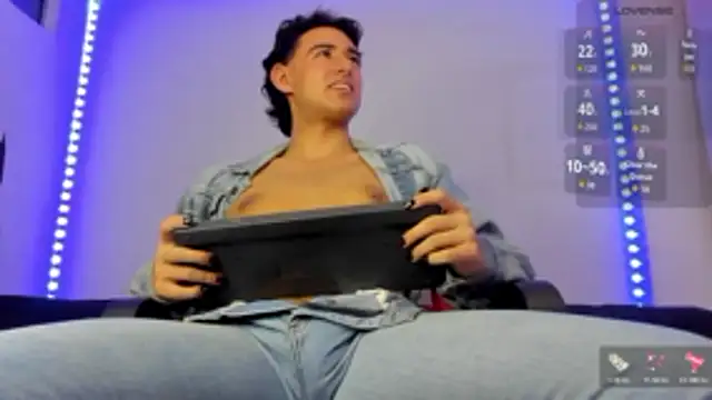 Snapshot of Alexxx_savage chatting on November 12, 4:24 am Alexxx savage online show from November 12, 4:24 am