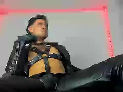 Snapshot of Alexxx_savage chatting on December 20, 2:40 am Alexxx savage online show from December 20, 2:40 am