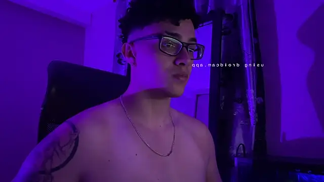 Snapshot of edwinsalvatorex chatting on December 16, 5:01 am edwinsalvatorex online show from December 16, 5:01 am