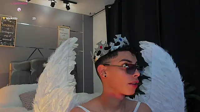 Room 69x online show from October 31, 9:21 am