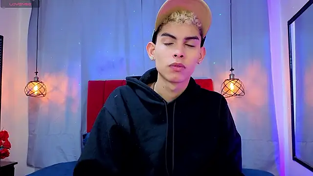 Room 69x online show from March 4, 12:33 pm