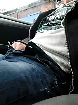 Snapshot of lynxman chatting on October 3, 7:49 am lynxman online show from October 3, 7:49 am