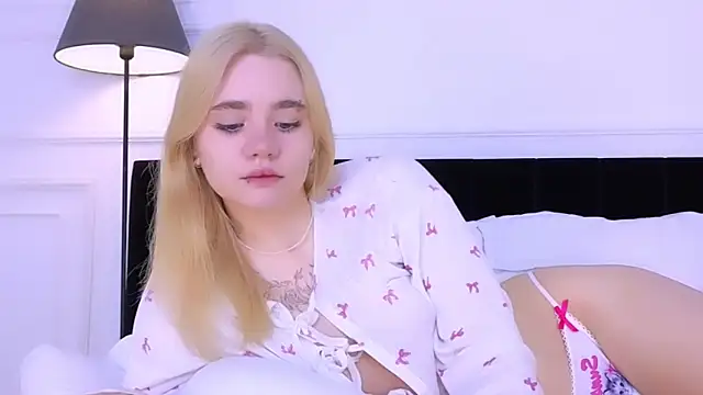 Snapshot of ANNABELLE_LU chatting on October 23, 5:18 am ANNABELLE LU online show from October 23, 5:18 am