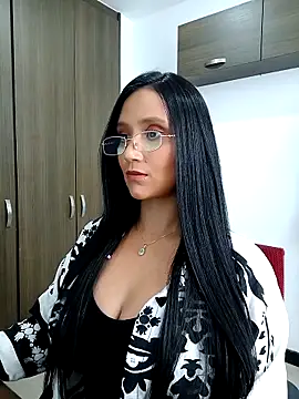 Snapshot of Esmeralda333 chatting on October 14, 1:12 pm Esmeralda333 online show from October 14, 1:12 pm