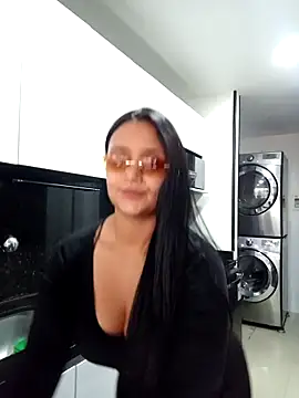 Snapshot of Esmeralda333 chatting on October 17, 12:30 pm Esmeralda333 online show from October 17, 12:30 pm