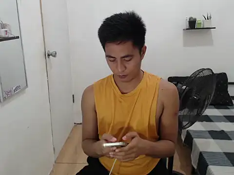 Snapshot of Lloyd_wintours chatting on November 1, 5:04 pm Lloyd wintours online show from November 1, 5:04 pm