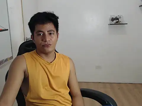 Snapshot of Lloyd_wintours chatting on December 22, 7:55 pm Lloyd wintours online show from December 22, 7:55 pm