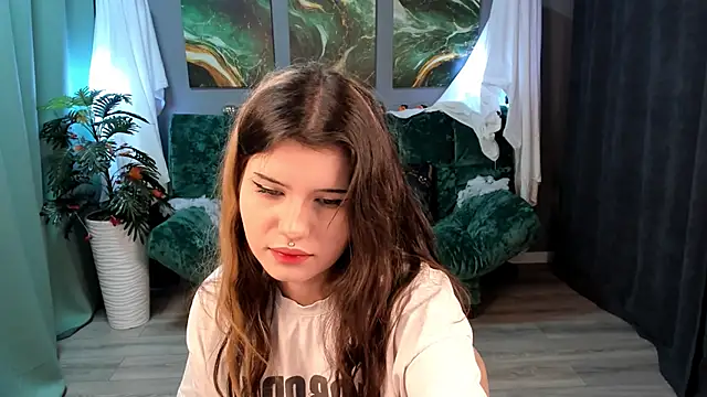 AnoraDark online show from November 5, 6:30 pm