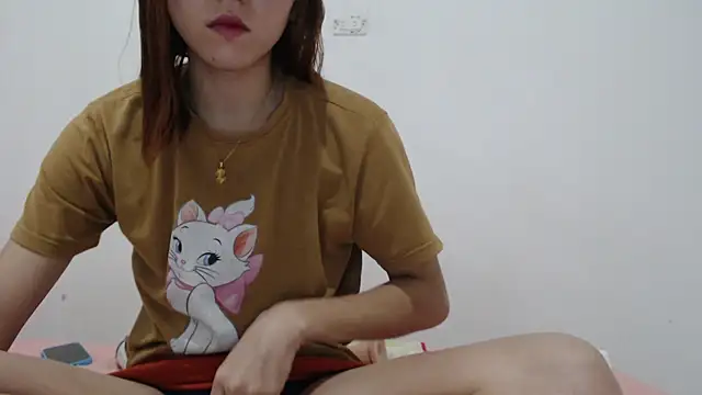 Dolly Peach  online show from January 6, 8:01 pm